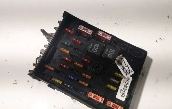 Volkswagen PASSAT CC Fuse box set 3C0937125