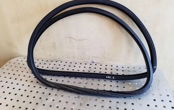 Audi Q7 4L Rear door rubber seal (on body) 