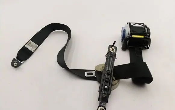 Mitsubishi Outlander Front seatbelt TK-AH2-EN305