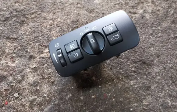 Volvo V70 Light switch 30739434