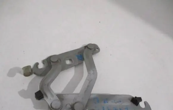 Ford Fiesta Engine bonnet/hood hinges 8A61-16801-AD