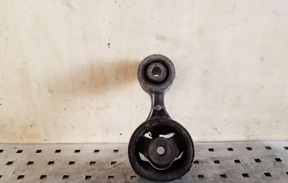 Honda CR-V Engine mount bracket