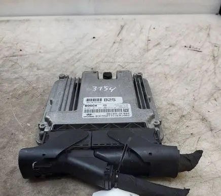Hyundai Santa Fe Engine control unit/module 391182F440 391032F440 0281017541