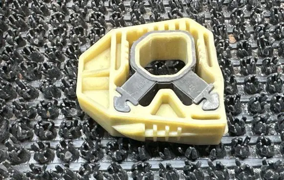 Audi A3 S3 8P Radiator mount bracket 1Z0121367B 1K0121367G