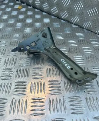 Fender mounting bracket