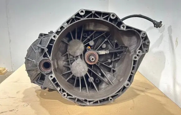 Manual 5 speed gearbox
