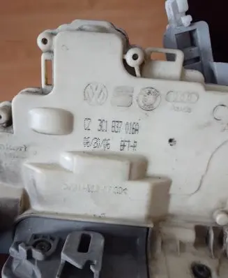 Audi Q7 4L Front door lock