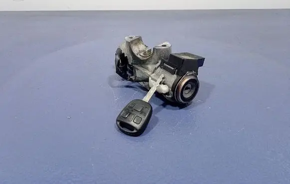 Toyota Avensis Verso Ignition lock 8978305010