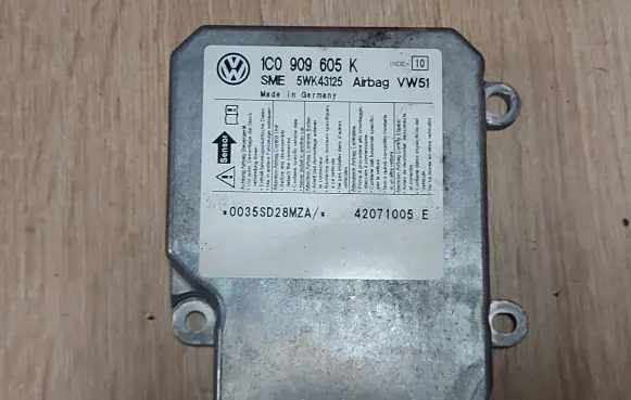 Skoda Fabia Mk2 (5J) Airbag control unit/module 1C0909605K
