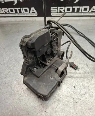 Mercedes-Benz E W211 Front door lock A2117200335