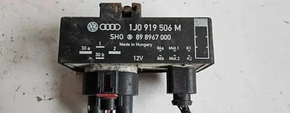 Volkswagen Polo Coolant fan relay 1J0919506M 898967000
