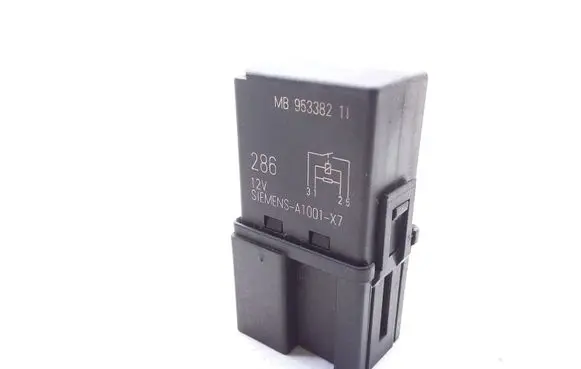 Mitsubishi Carisma Other relay MB953382 A1001X7