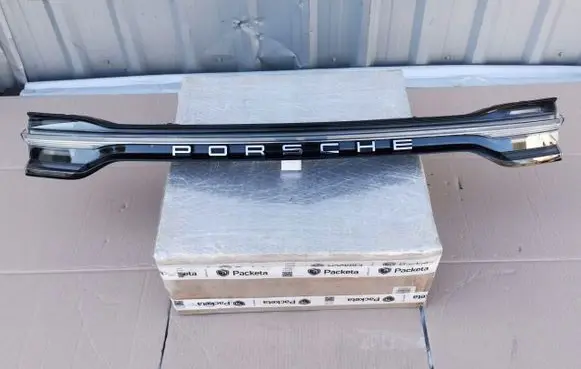 Porsche Macan (95B) Tailgate rear/tail lights 95B945208F