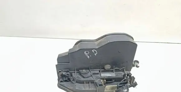 BMW X5 E70 Front door lock 7202144