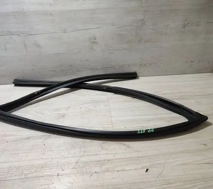 Dacia Duster II Rubber seal front door window/glass 803307962R