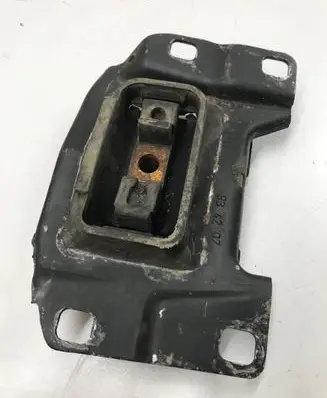 Ford Focus Engine mount bracket 322A40