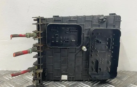 Volkswagen Golf V Fuse module 1K0937124K