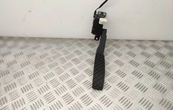 Volkswagen Touareg II Accelerator throttle pedal 7L0723507D