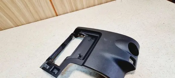 Dashboard lower bottom trim panel