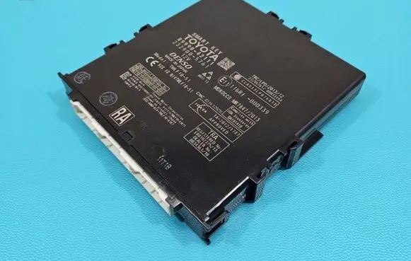 Toyota RAV 4 (XA40) Central body control module 89990-42111 IMPRK1484882