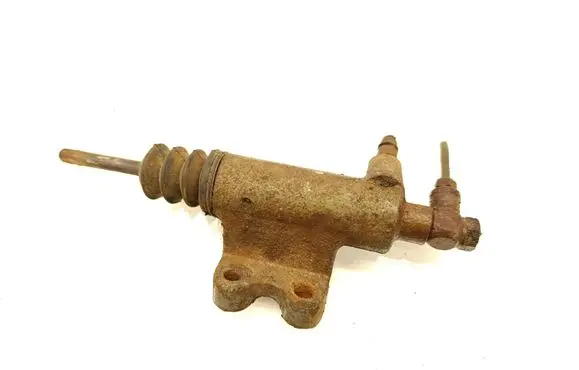 Mitsubishi Pajero Clutch slave cylinder 