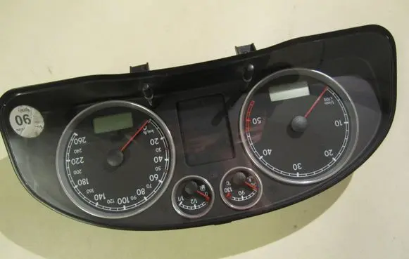 Volkswagen PASSAT B5.5 Speedometer (instrument cluster) 3B0920807A