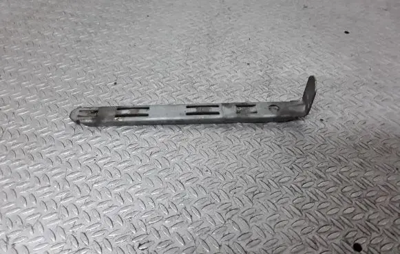 Headlight/headlamp mounting bracket
