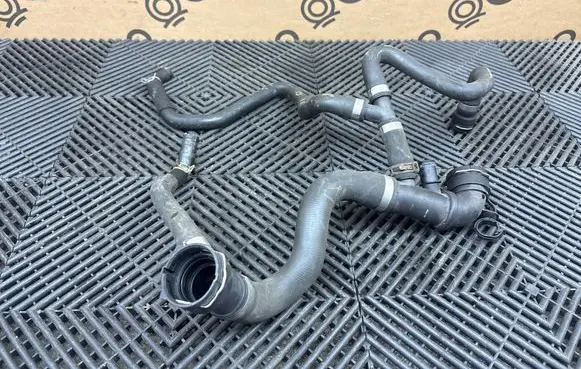 Volvo XC90 Engine coolant pipe/hose 31368402