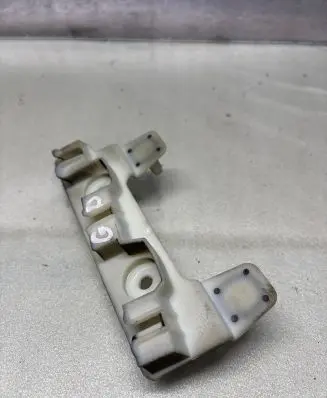 Volvo XC40 Glass fitting brackets 30747380