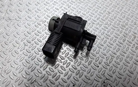 Vacuum valve
