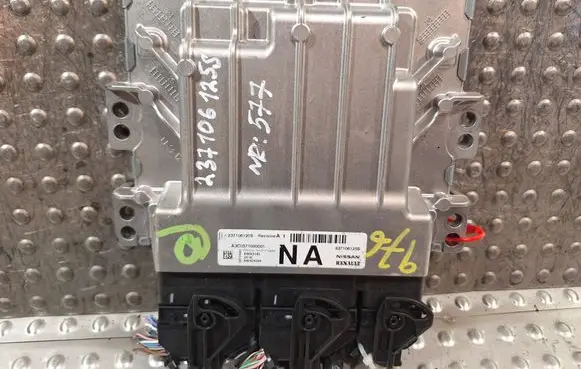 Dacia Sandero II Engine control unit/module ECU S25081577 237106120S 237106125S