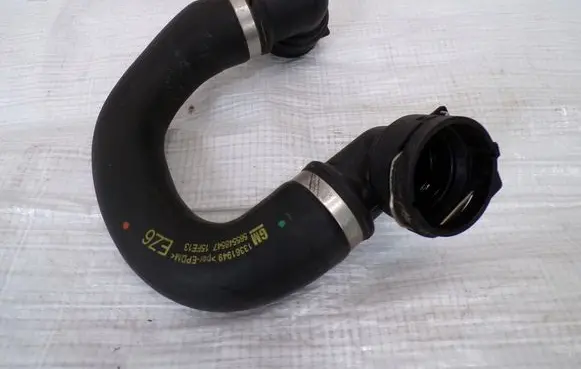 Opel Meriva B Engine coolant pipe/hose 13361949