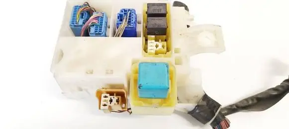 Toyota Corolla Verso E121 Fuse box set 6059A1