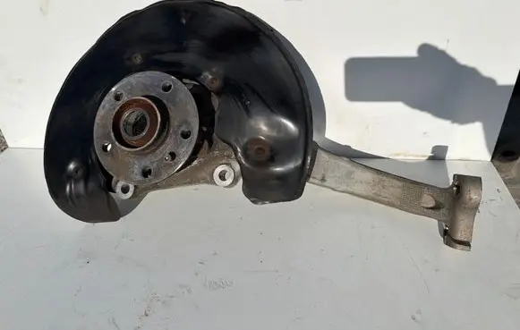 Front wheel hub