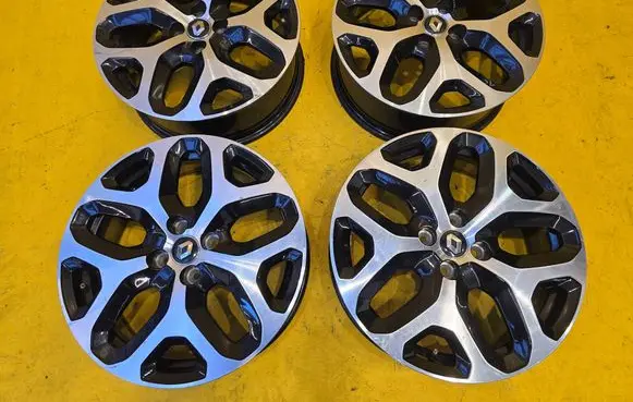 Renault Captur R17 alloy rim 403006096R