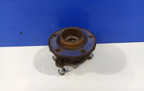 Volvo XC90 Front wheel hub 32246177