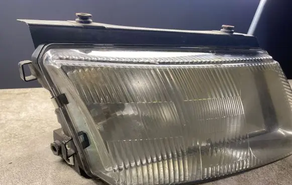 Volkswagen PASSAT B5 Headlight/headlamp 14742600