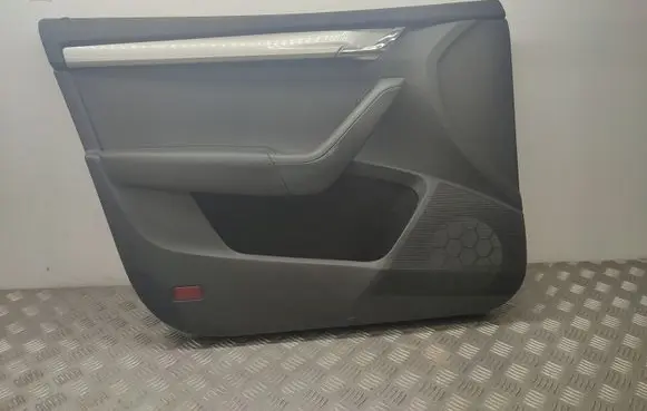 Skoda Octavia Mk3 (5E) Front door card panel trim
