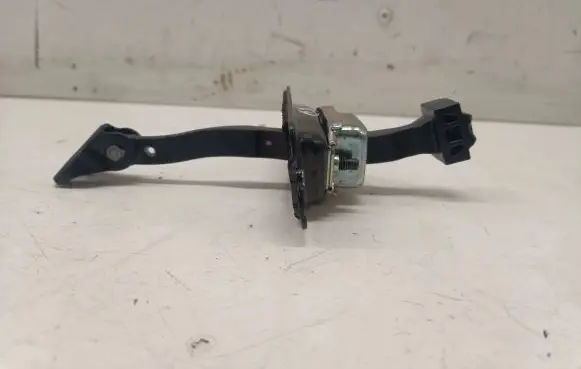 Nissan Qashqai J12 Front door check strap stopper