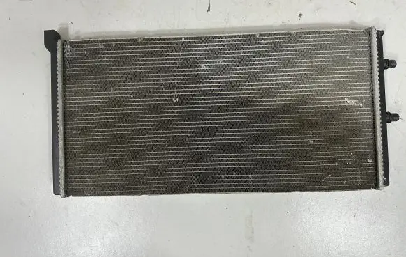 BMW 7 F01 F02 F03 F04 Coolant radiator 7601832