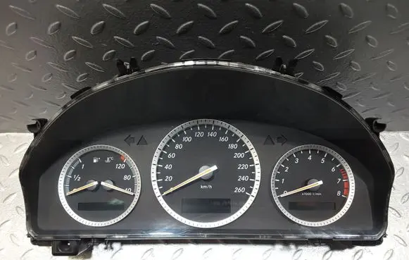 Mercedes-Benz C W204 Speedometer (instrument cluster) A2045400848 A2045400111 A2044421521