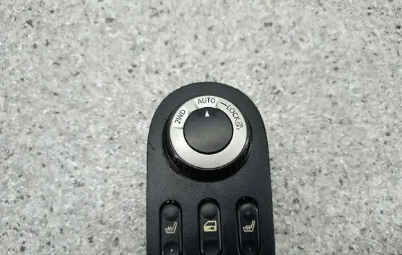 Nissan Qashqai Other switches/knobs/shifts P13750A77400
