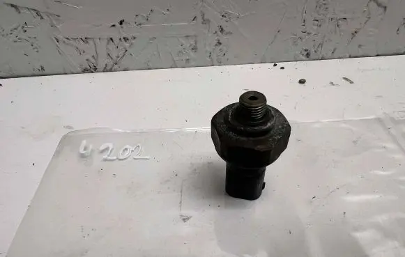 BMW 5 E60 E61 Air conditioning (A/C) pressure sensor 8370623