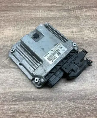 Toyota Auris 150 Engine control unit/module ECU 8966102S80 0281014846