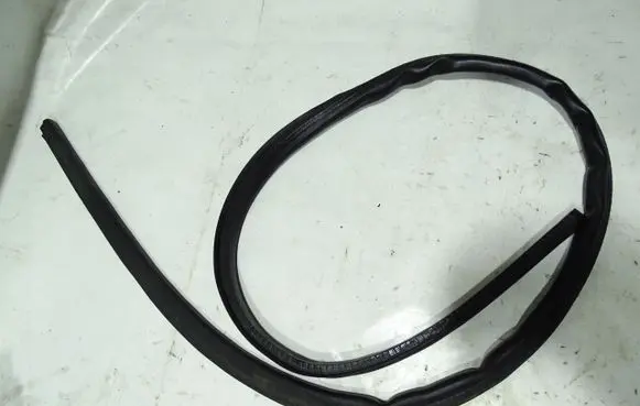 Audi A4 S4 B7 8E 8H Engine compartment rubber 8E0323731D