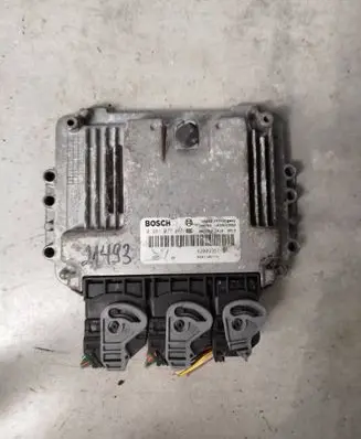 Opel Vivaro Engine control unit/module 8200935115 0281017065