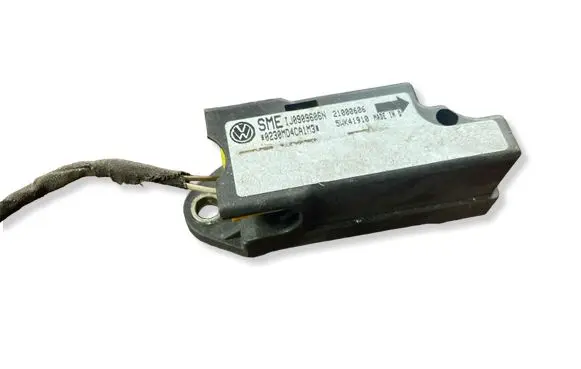 Volkswagen PASSAT B5 Airbag deployment crash/impact sensor 1J0909606N