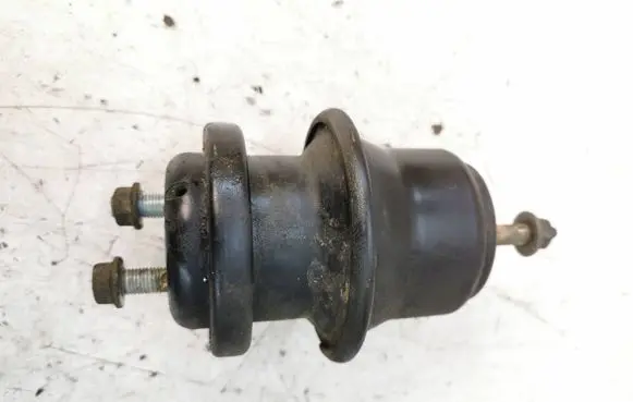 Subaru Outback Engine mount bracket