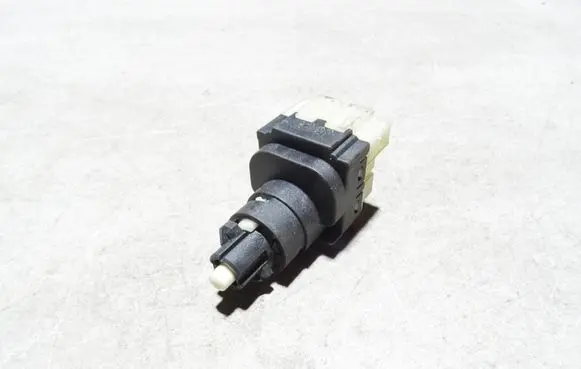 Audi A4 S4 B7 8E 8H Brake pedal sensor switch 1K2945511