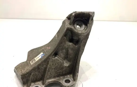 BMW 5 G30 G31 G38 Engine mounting bracket 7853648